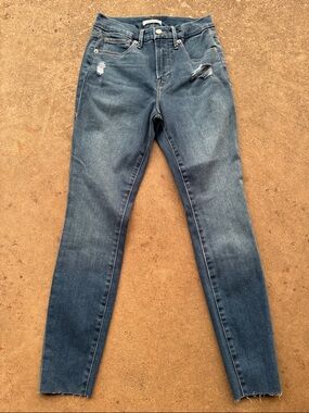 Good American Distressed Skinny Jeans in Blue Wash Size 6 / 28 Good Leg